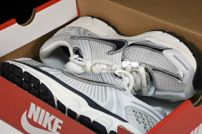 Nike Zoom Vomero 5 Photon Dust Metallic Silver  FD0884-025